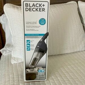 BLACK and DECKER HAND HELD VACUUM 💥💥 NEW in BOX !! NEVER OPENED !!! 🐠🐠🪼